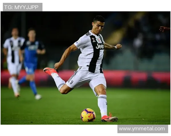 聚焦7号足球球星的辉煌成就与传奇人生轨迹解析