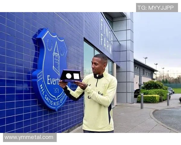 足球界著名秃头球星盘点 从巴西天王到英超传奇的光辉岁月