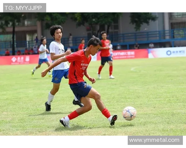 绿茵逐梦少年以传奇球星之姿谱写辉煌人生篇章